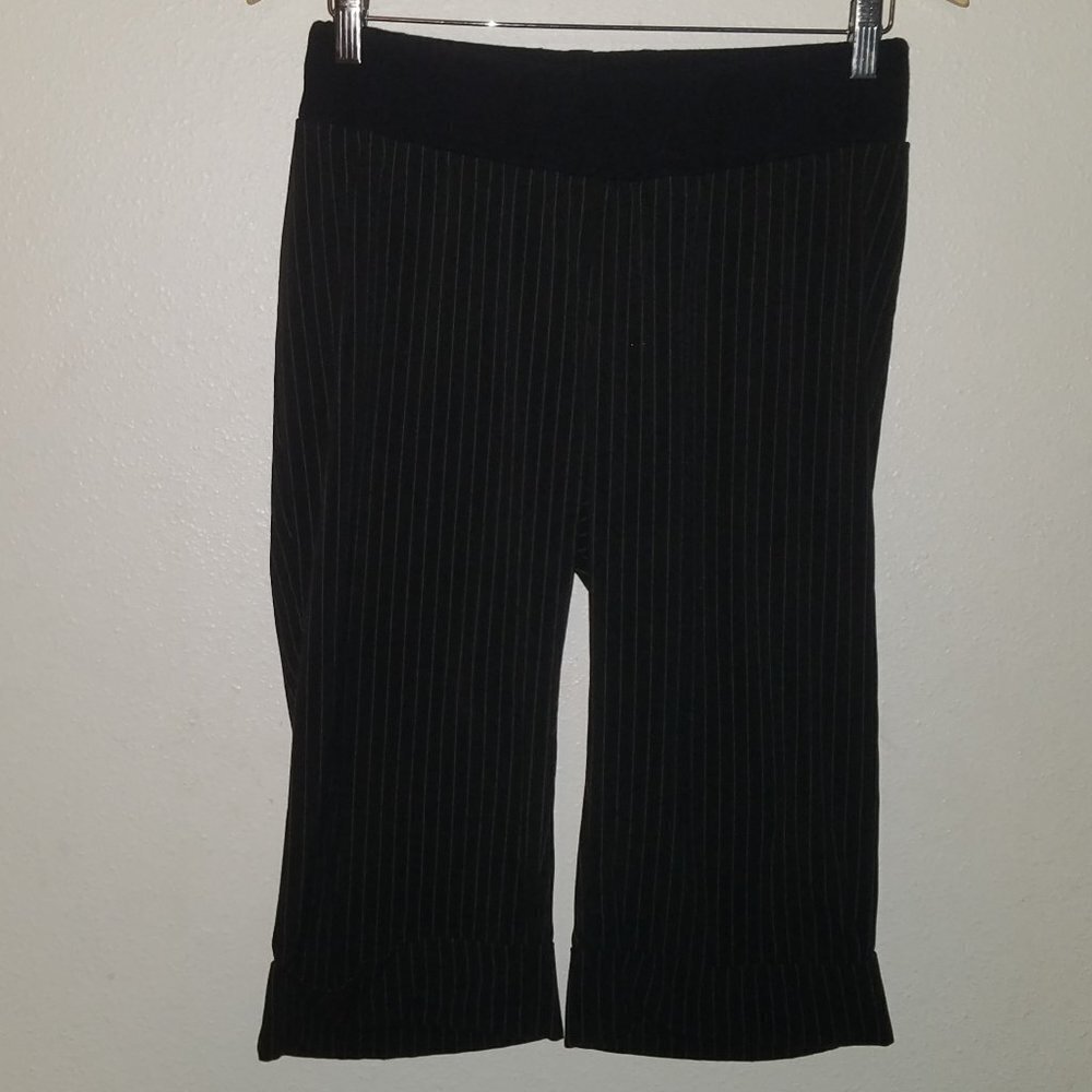 Motherhood Maternity Black Pinstripe Capri Pants Small Cuffed (Hit Near Knees)